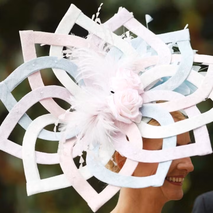 Nhung chiec mu sieu doc trong cuoc dua ngua Royal Ascot-Hinh-3