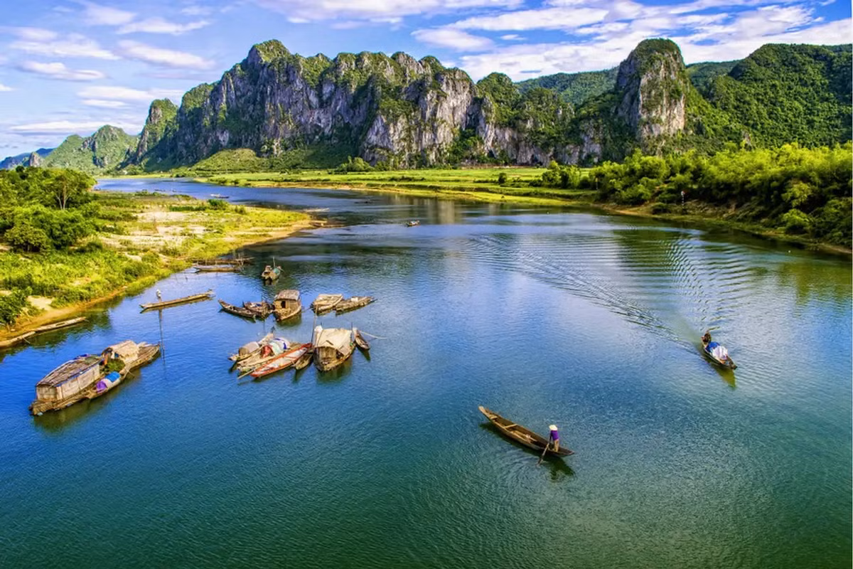 Với sự kết hợp hoàn hảo giữa thiên nhiên kỳ vĩ và văn hóa đặc sắc, Quảng Bình đang ngày càng thu hút du khách trong và ngoài nước. Ảnh Traveloka