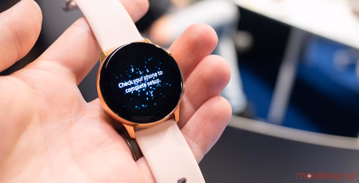 Về đặc điểm kỹ thuật Galaxy Watch Active 2 có thể có một trong những tính năng chính của Apple Watch Series 4 - màn hình ECG. Đây có thể là một tính năng song hành với máy đo huyết áp được giới thiệu trên Galaxy Watch Active. Nó cũng có thể cài đặt một số ứng dụng riêng biệt.