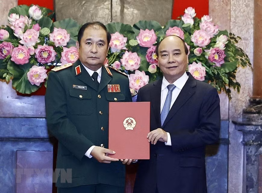 Chan dung ong Phung Si Tan vua duoc thang quan ham thuong tuong