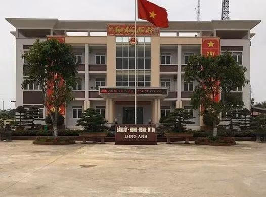  Khai trừ Đảng Bí thư phường dùng bằng giả: Ngày 14/9, Thành ủy TP Thanh Hóa (tỉnh Thanh Hóa) cho biết, xét nội dung, tính chất, mức độ, nguyên nhân vi phạm, căn cứ quy định của Đảng về xử lý kỷ luật tổ chức Đảng, đảng viên vi phạm, Ban Thường vụ Thành ủy Thanh Hóa quyết định thi hành kỷ luật đối với ông Lê Kim Cường - Bí thư Đảng ủy, Chủ tịch HĐND phường Long Anh bằng hình thức khai trừ Đảng vì sử dụng bằng cấp giả. 