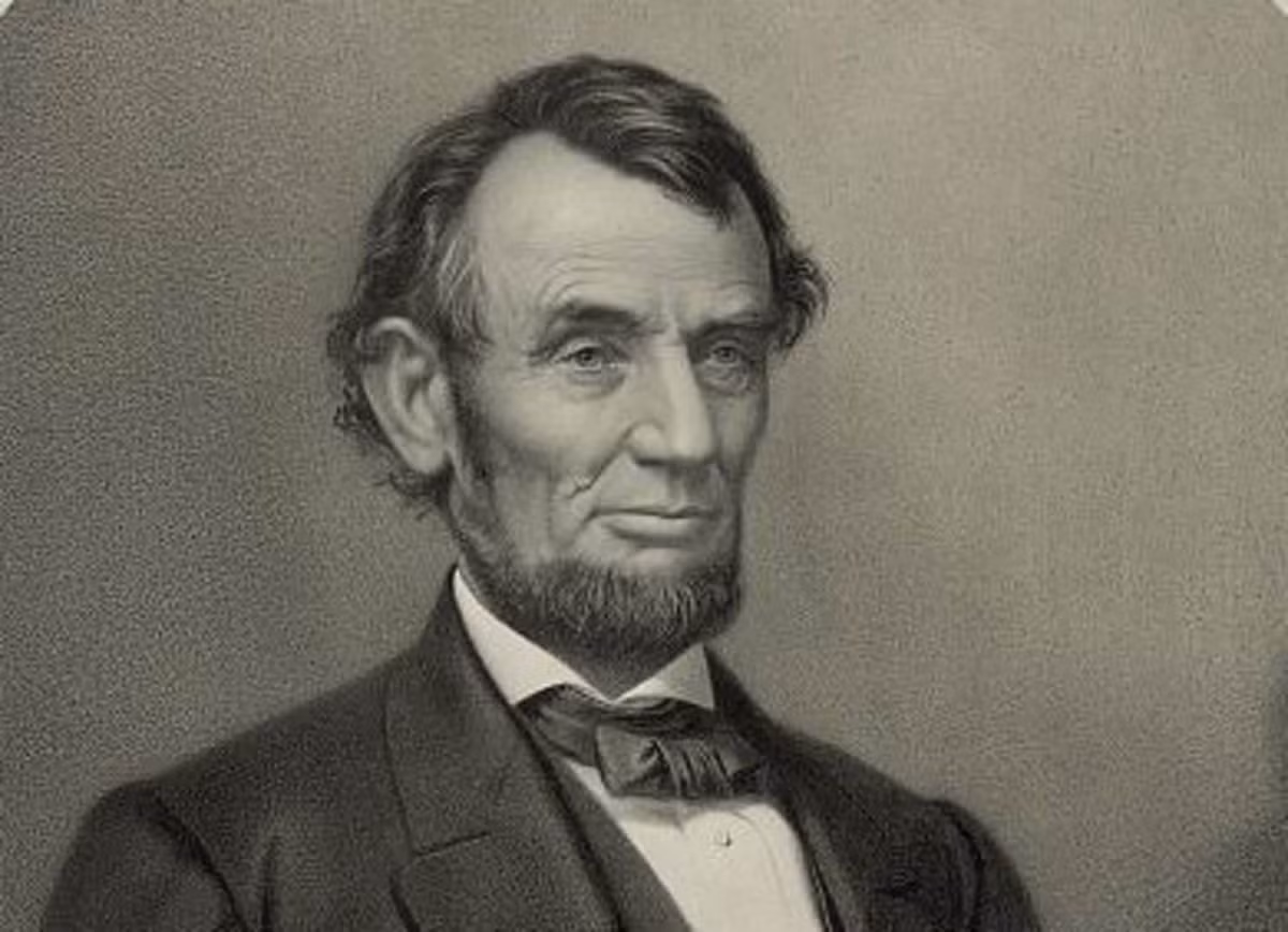 Không ai có thể ngờ, thi hài Tổng thống Lincoln trở thành mục tiêu của những tên tội phạm. Vào năm 1876 (tức 11 năm sau khi ông Lincoln qua đời), James Kennally (biệt danh là “Big Jim”) lập mưu đánh cắp thi hài ông chủ Nhà Trắng.