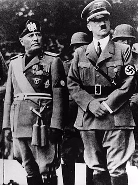 Kế đến, nhóm lính Đức đột kích vào khách sạn và giải cứu thành công Mussolini mà không tốn một viên đạn nào.