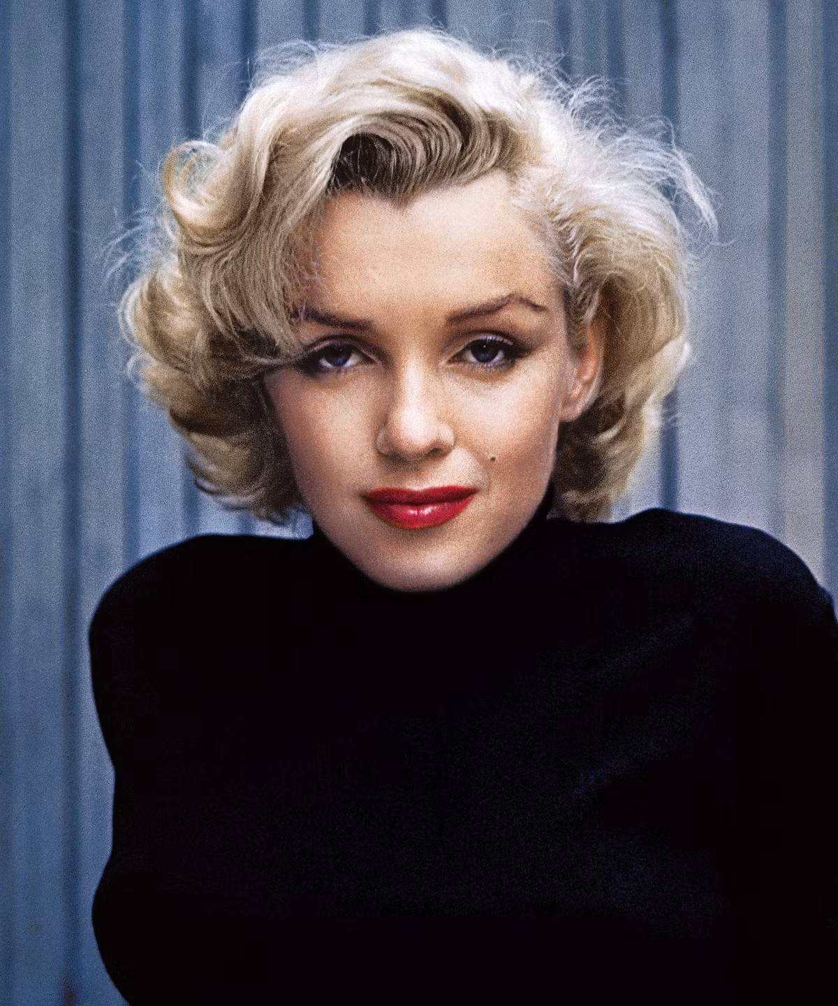 Những năm cuối đời, Marilyn dính vào bê bối có quan hệ tình ái với anh em Tổng thống John F. Kennedy và Robert Kennedy.