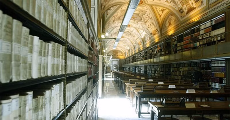Tuy nhiên, Giáo hoàng Vatican chỉ cho phép một số nhà khoa học được vào bên trong Văn khố Cơ mật Vatican để đọc, nghiên cứu tài liệu.