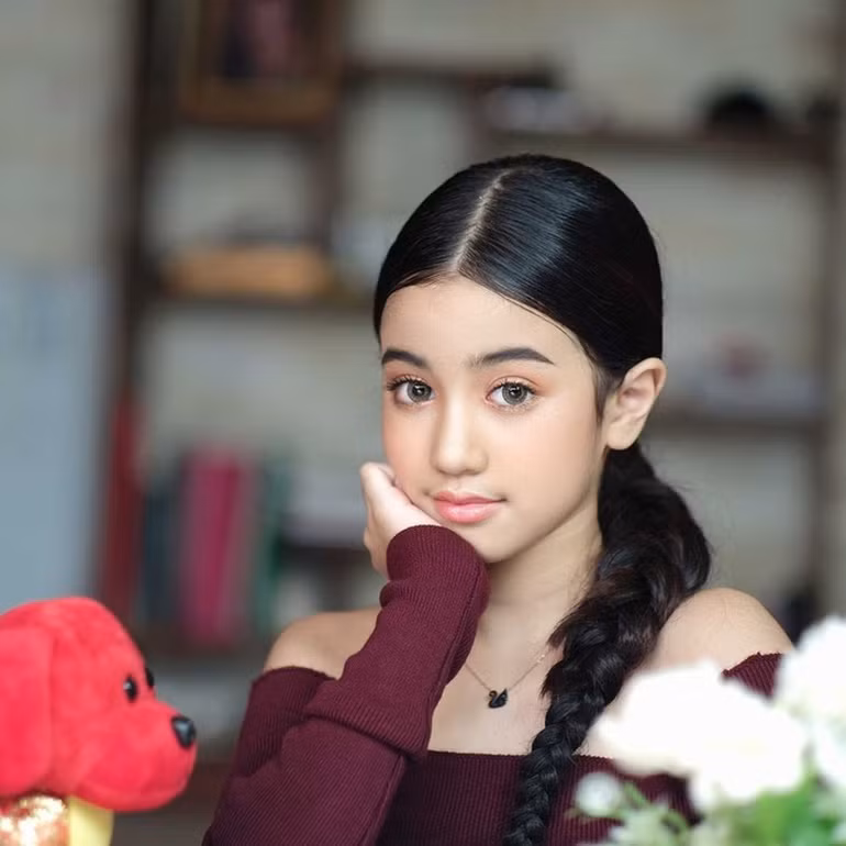 Thêm nữa, công chúa Jenna Norodom đam mê nghệ thuật, thích ca hát và biểu diễn. Công chúa có thể hát các ca khúc ở nhiều thể loại bằng 5 thứ tiếng. Với niềm đam mê âm nhạc, công chúa Jenna Norodom vào showbiz từ năm 2018. Kể từ đó, công chúa tham gia các buổi biểu diễn, ra MV ca nhạc... được công chúng yêu mến và đón nhận nồng nhiệt.