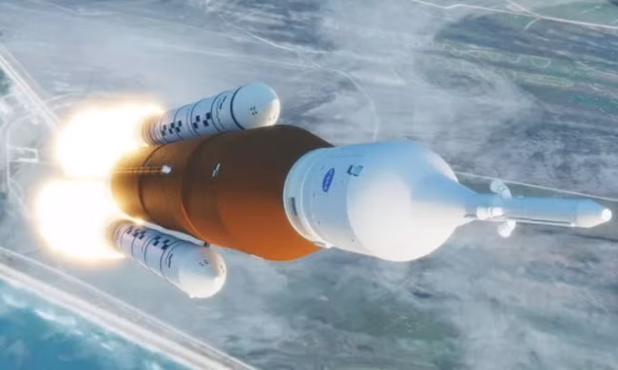 3. NASA sẽ phóng siêu tên lửa đến Mặt Trăng. Theo thông báo ngày 22/10/2021, lịch phóng được dời từ tháng 11/2021 sang ngày 12/2/2022 nếu các thử nghiệm cuối cùng tiến triển thuận lợi. Khi được tiến hành, hệ thống phóng vũ trụ (SLS) sẽ trở thành tên lửa đầu tiên bay tới Mặt Trăng kể từ sau chương trình Apollo.