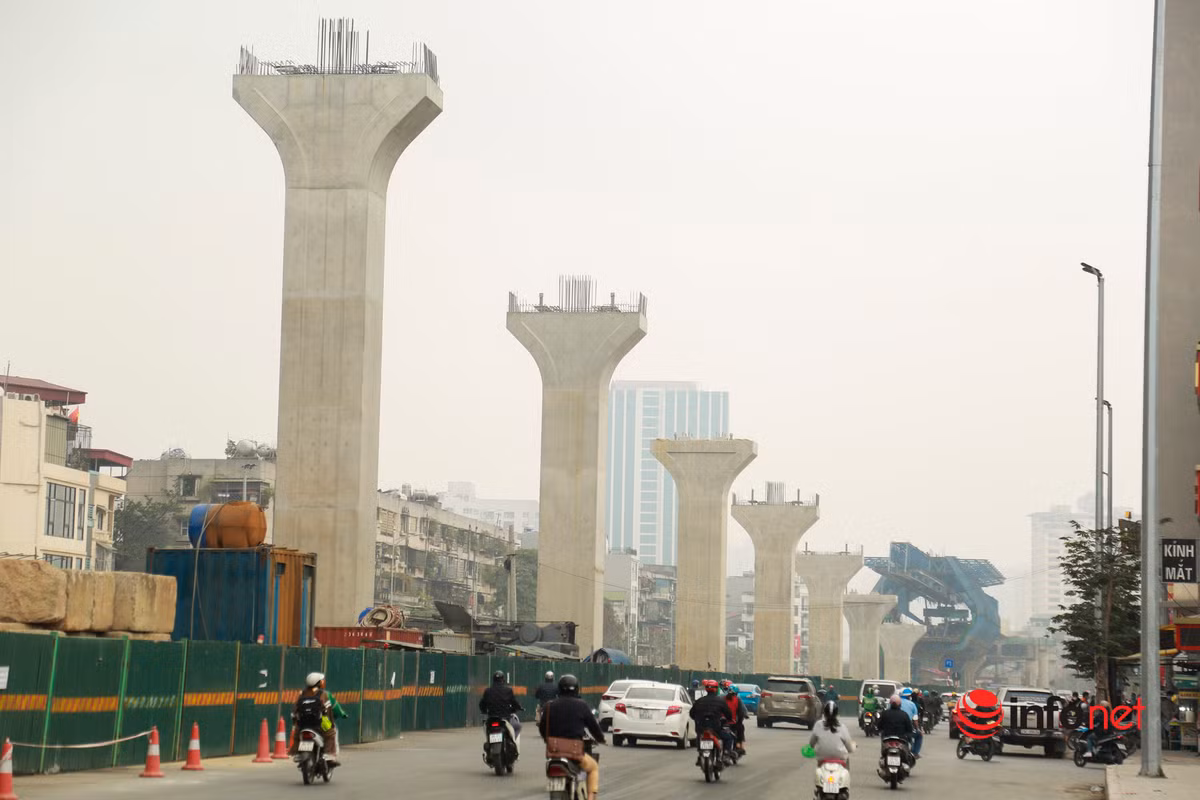 Công trình đang dần kết nối với đoạn đường trên cao tại phố Trường Chinh đã thông xe hơn 1 năm nay.