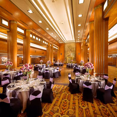 Sau khi thực hiện 516 chuyến đi, Queen Mary cập cảng Long Beach, California vào ngày 9/12/1967 và ở yên từ đó cho đến nay. Tại đây, con tàu được chuyển đổi thành khách sạn với hơn 300 phòng hạng nhất tiện nghi. Nhờ vậy, nó thu hút rất nhiều du khách đến nghỉ ngơi.