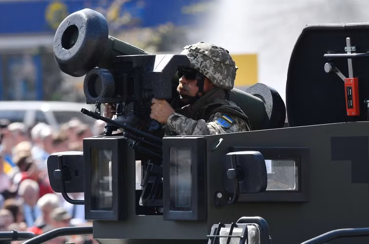 Ngay sau khi có tên lửa này, nhiều xe tăng của Syria đã bị tiêu diệt bao gồm cả xe tăng T-90 khi hai bên đụng độ với nhau. Javelin được coi là loại tên lửa sát thủ trên chiến trường Syria.