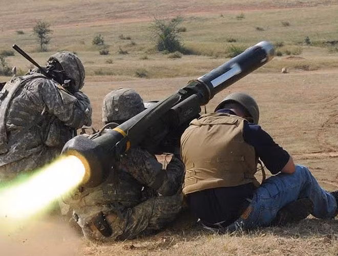 Nhiều chuyên gia quân sự cho rằng, với tính năng chiến đấu đỉnh cao của mình, Javelin có thể hạ gục ngay cả xe tăng T-90 của Nga một cách dễ dàng.