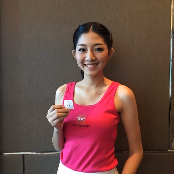Trong loạt ảnh trình diện của các thí sinh mới đây, dân mạng đã nhanh chóng nhìn ra ngay những khuyết điểm trên cơ thể và khuôn mặt của những người này.