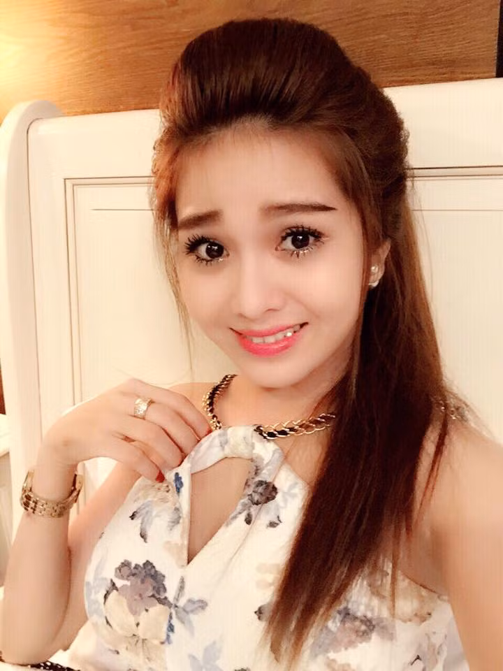 Hiện tại ngoài công việc làm DJ trong một số quán bar, club ở TP HCM, Ny Saki còn hoạt động rất tích cực trong vai trò một người mẫu ảnh, diễn viên phụ trong một vài MV, clip ca nhạc.