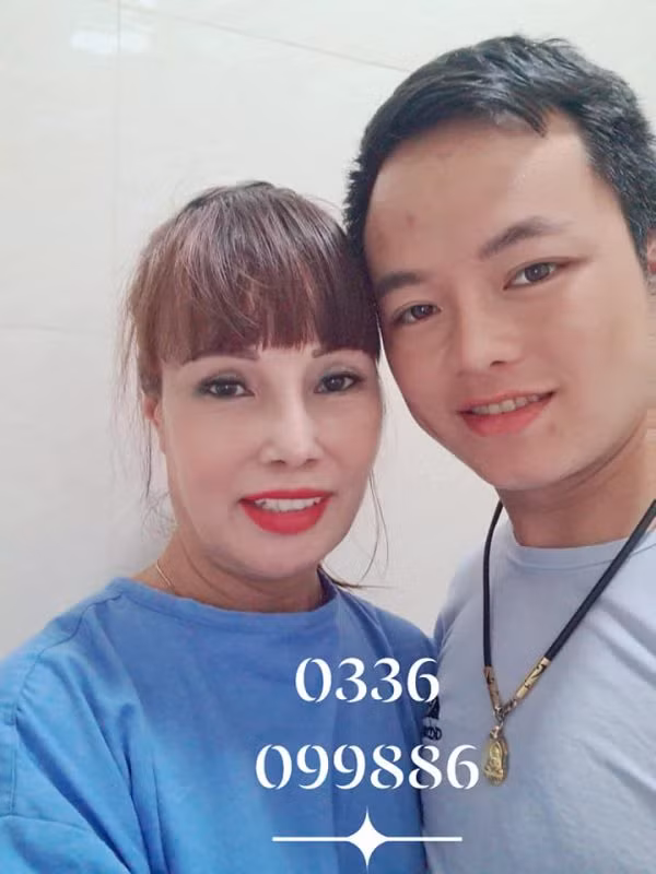 Sát cánh bên cô Thu Sao trong công cuộc "tân trang" nhan sắc này vẫn là người chồng trẻ kém 36 tuổi – Triệu Hoa Cương.