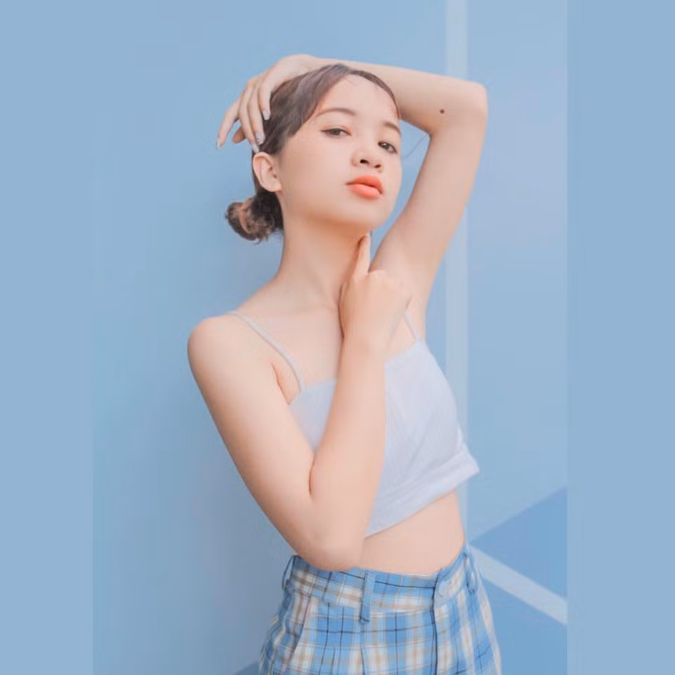 Được biết, Lâm Thích có niềm đam mê với đồ si. Ban đầu, cô bạn tìm đến những món đồ si chỉ vì ham rẻ nhưng sau đó đã bị kiểu dáng, chất lượng của chúng gây nghiện.
