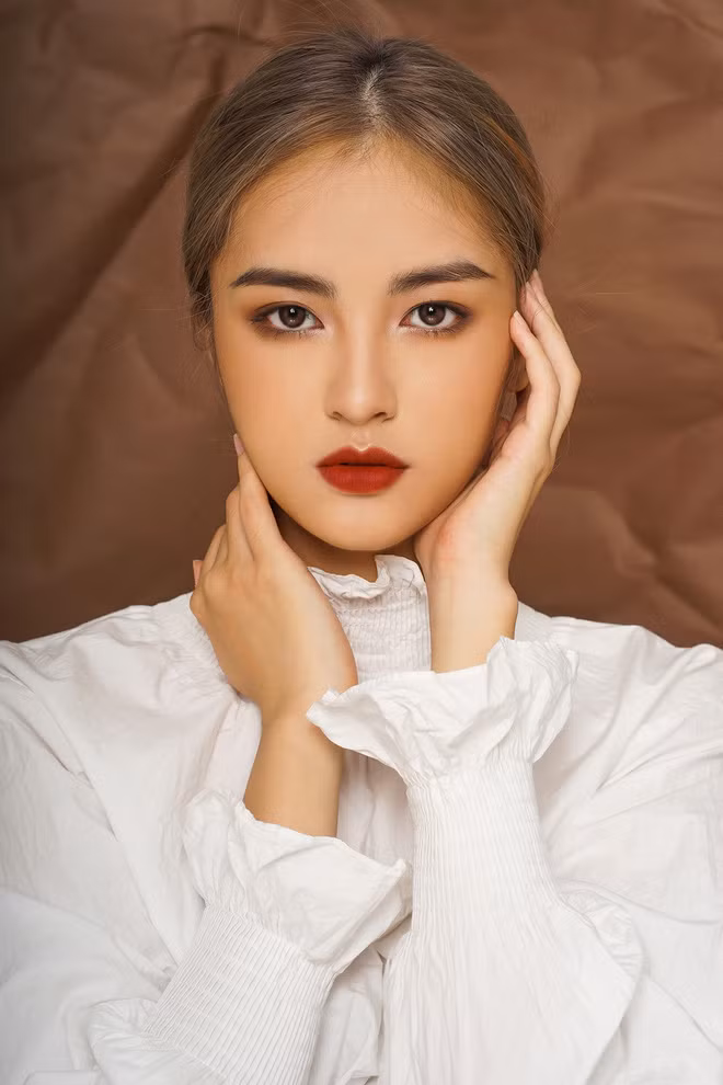 Nguyễn Hà My sinh năm 1999, đến từ Phú Thọ là nữ sinh nổi tiếng trong trường với danh hiệu Hoa Khôi ĐH Ngoại thương 2019. Tuy sở hữu nhan sắc lôi cuốn, đôi mắt có hồn và vóc dáng cân đối, Hà My chưa tham gia nhiều cuộc thi nhan sắc trước khi đăng kí tham gia Hoa Hậu Việt Nam.