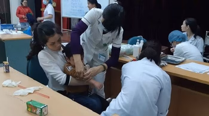 Liên hoàn thực phẩm bẩn “đầu độc” học sinh trong bữa ăn học đường - Hình 2 Lien hoan thuc pham ban “dau doc” hoc sinh trong bua an hoc duong-Hinh-2