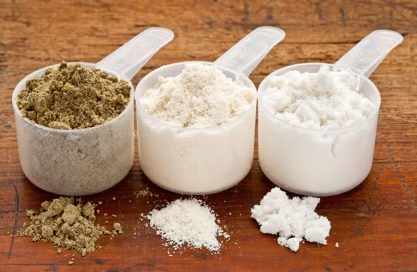 Đạm whey Mặc dù đa số người sử dụng đạm whey đều chỉ nghĩ đó là một bữa ăn nhẹ giúp hồi phục cơ và phát triển cơ bắp khi tập gym, nhưng thực sự loại đạm này có lợi ích tuyệt vời giúp chống lão hóa. Vì khi bạn có tuổi, cơ bắp bắt đầu lỏng lẻo hơn, dẫn đến nhược cơ. Đạm whey chính xác là một thực phẩm giàu protein, dễ tiêu hóa, giúp củng cố cơ bắp, giảm sự mất cơ do lão hóa, ổn định huyết áp, chống viêm và ổn định đường máu.