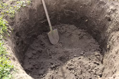 Cuối cùng, ông bỏ dở việc đào giếng vì cho rằng vị trí đó khó có thể làm giếng. Thậm chí, ngay cả khi đào giếng thành công thì nước đen tiếp tục trào ra thì cũng không thể dùng trong sinh ho
