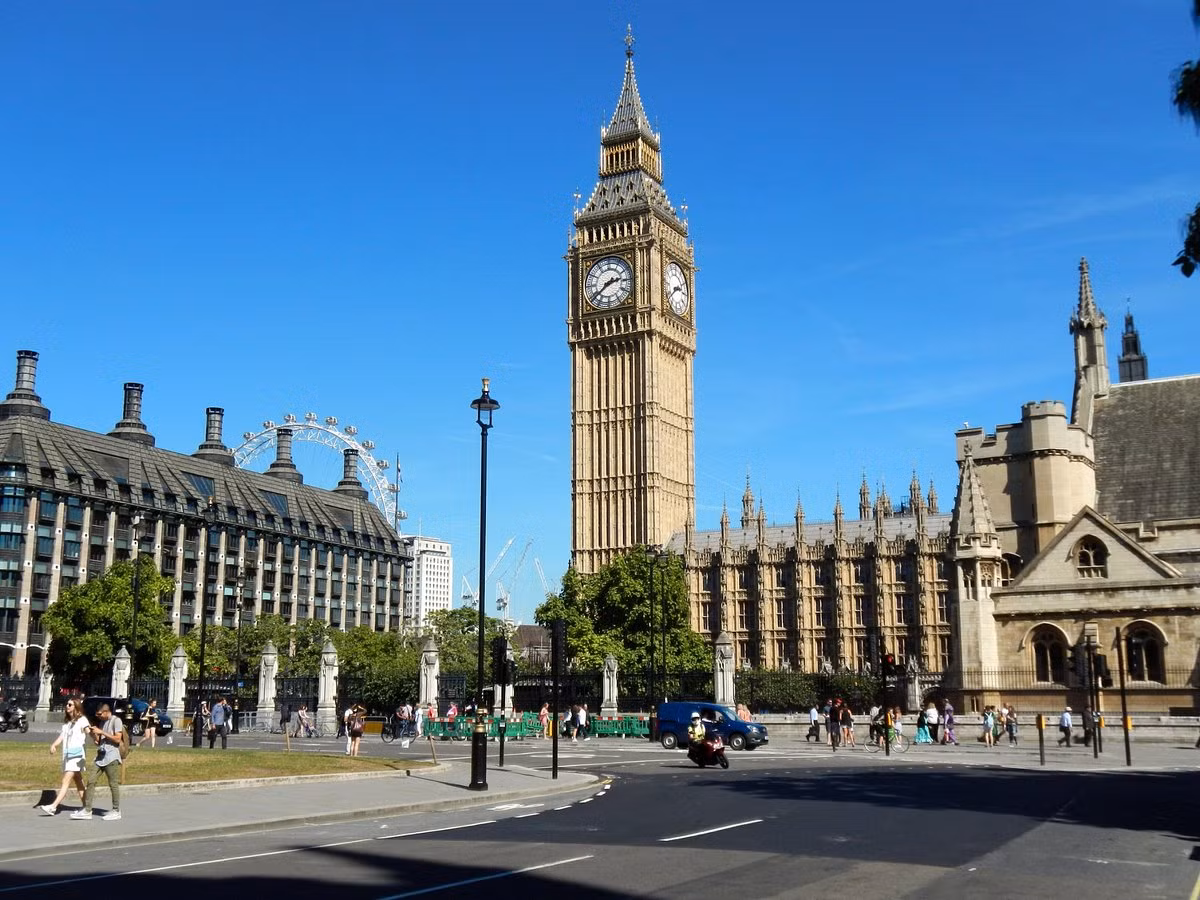 Thế nhưng, trên thực tế, Big Ben chỉ là tên quả chuông lớn nhất trong tòa tháp Elizabeth - nhằm vinh danh Nữ hoàng Anh Elizabeth II.