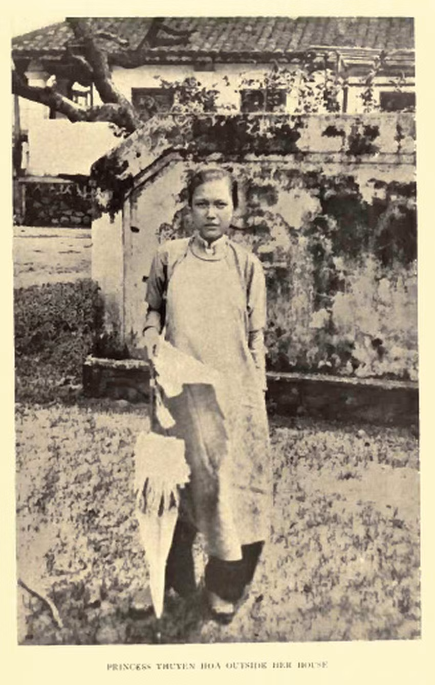 Chân dung công chúa Thuyên Hoa - em gái vua Thành Thái.