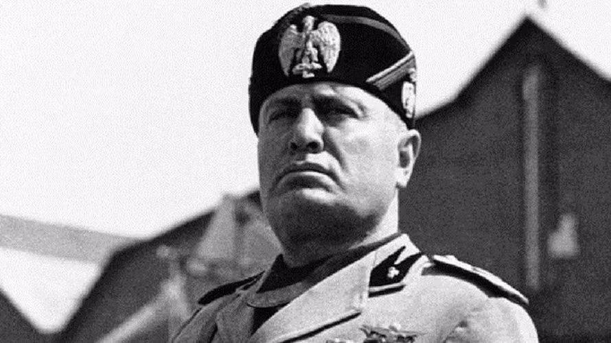Mussolini từng lập gia đình với Rachele và chung sống với bà trong 30 năm. Hai người có tới năm người con, nhưng ông ta còn có một loạt mối tình với nhiều phụ nữ khác, vốn bị hấp dẫn bởi quyền uy của nhà độc tài này.