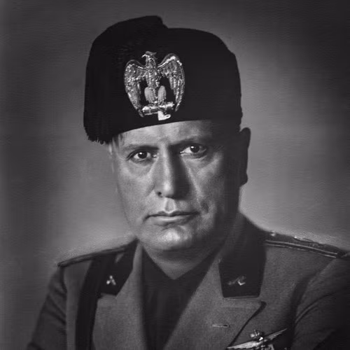 Rachele Guidi là vợ hợp pháp của Mussolini. Bà sinh cho chồng 5 người con (3 trai, 2 gái). Trong 30 năm hôn nhân, Mussolini được cho là có tới 5.000 tình nhân.