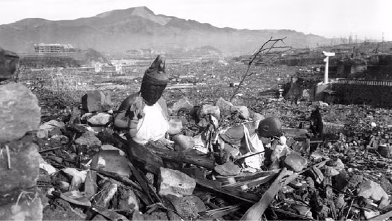 Cụ thể, vào mùa xuân năm 1945, quân đội Mỹ lập Ủy ban Mục tiêu với thành viên gồm các tướng tá và nhà khoa học nhằm nghiên cứu, thảo luận về những thành phố có thể trở thành mục tiêu bị tấn công hạt nhân ở Nhật Bản.