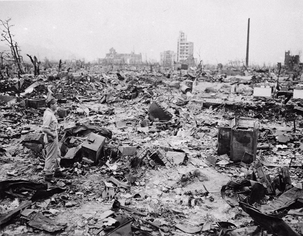 Do đó, ngoài thành phố Hiroshima và Nagasaki, danh sách mục tiêu còn có cố đô Kyoto, hoàng cung Tokyo, thành phố Kokura, Yokohama và Niigata.
