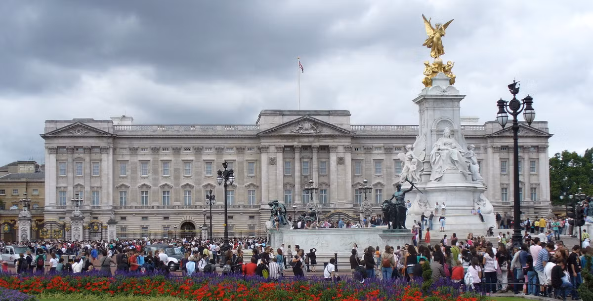 He lo su that bat ngo it ai biet ve cung dien Buckingham