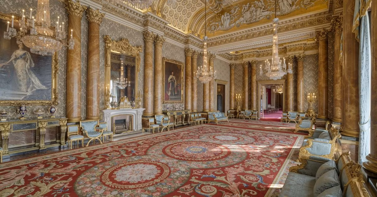 Cung điện Buckingham nhận được ít nhất 300 bức thư mỗi ngày từ người dân trên khắp thế giới gửi cho Nữ hoàng Anh.