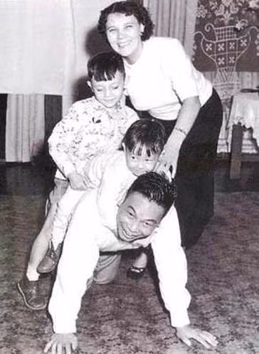 Tưởng Kinh Quốc, Tưởng Phương Lương cùng hai con.