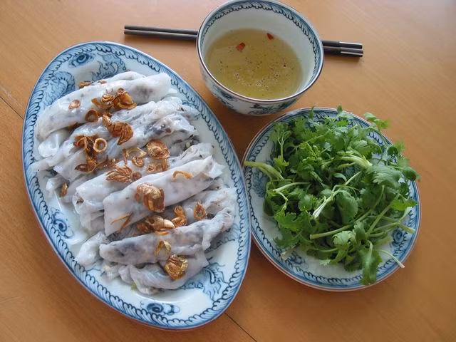 Cô cũng thường xuyên vào bếp tự tay nấu nướng những món ăn yêu thích hợp khẩu vị bản thân. Ảnh: Đặc sản 3 miền.