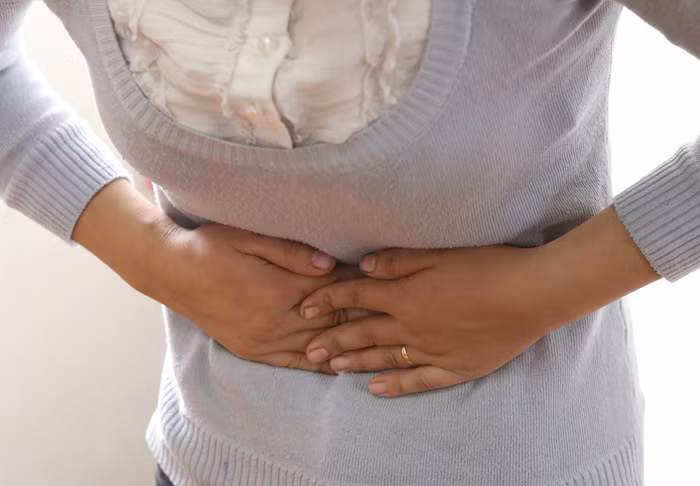 Cuối cùng một vài nguyên nhân gây mùi hôi cơ thể khá ít gặp hơn đó là do ung thư đại tràng, hội chứng ruột kích thích, bị trĩ. Nguồn ảnh: Bolsdsky, VOV.