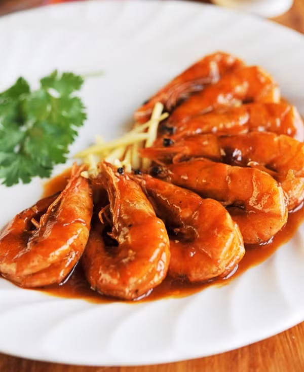 Tuy nhiên tôm cũng là loại hải sản có nguy cơ gây dị ứng rất cao với những người có cơ địa nhạy cảm, dễ dị ứng và trẻ em.
