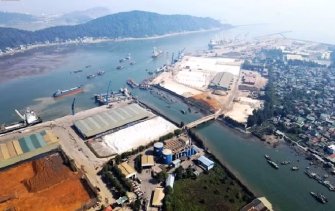 Dự án xây dựng cảng nước sâu Cửa Lò là một hạng mục chính trong Trung tâm Dịch vụ logistics vùng Bắc Trung Bộ tại Nghệ An. Việc xây dựng và khai thác có hiệu quả cảng biển Cửa Lò cũng là một trọng tâm trong đề án phát triển Khu kinh tế Đông Nam thành động lực tăng trưởng kinh tế của tỉnh Nghệ An giai đoạn 2021 - 2025, định hướng đến 2030. Ảnh: VietnamFinance. 