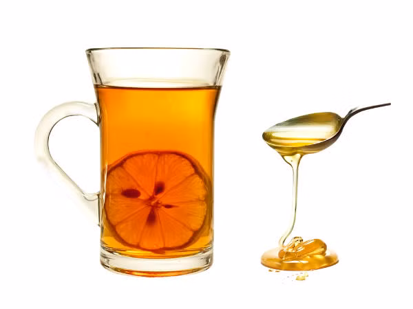 Mật ong: Đây là cách kết hợp dành cho tóc hư tổn. Bạn có thể đun nóng dầu dừa và mật ong rồi để nguội, sau đó đắp lên tóc trong 15 phút. Hãy gội sạch bằng một loại dầu gội dịu nhẹ sau khi sử dụng hỗn hợp này. 