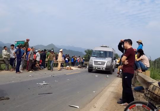15 nguoi chet, 13 nguoi bi thuong vi tai nan giao thong ngay 1 Tet