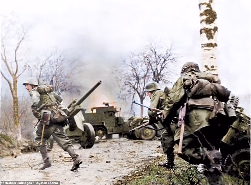 Bức ảnh chụp khoảnh khắc lính Mỹ giao chiến ác liệt với quân phát xít ngày 18/12/1944.