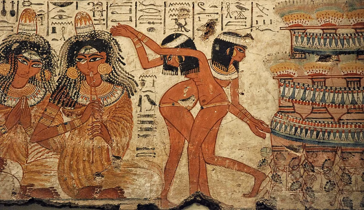Xuất phát từ quan niệm này, các pharaoh có truyền thống thực hiện nghi lễ thủ dâm trước mặt dân chúng. Kế đến, nam giới Ai Cập sẽ thực hiện điều tương tự.
