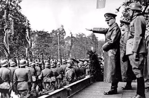 Dù giải pháp này của Hitler có những ưu điểm nhưng về sau không có lính Đức quốc xã nào mang theo búp bê "vui vẻ" vì sợ bị quân đồng minh bắt được sẽ rất "mất mặt". Mời độc giả xem video: Tiếp tục truy tìm tội phạm chiến tranh thời phát xít Đức (nguồn: VTC14)