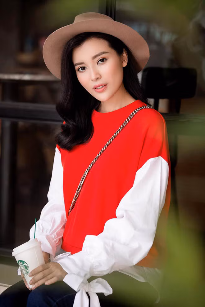 Tuy nhiên, hiện tại Cao Thái Hà khẳng định cô đã thay đổi rất nhiều, không còn sở thích sưu tập hàng hiệu như trước. Sắp tới, cô sẽ quyết định thanh lý các món đồ hiệu đang có. "Phần lớn tiền tôi làm ra sẽ dành cho việc học tập và du lịch khám phá thế giới", cô bộc bạch.