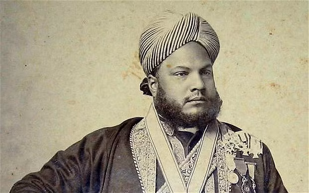 Đặc biệt, Nữ hoàng Victoria II cũng cho phép người hầu cận Karim trang trí Frogmore House theo ý muốn.