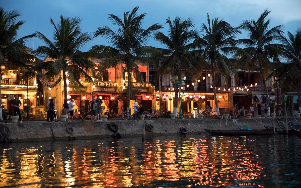 Tạp chí du lịch nổi tiếng Travel and Leisure mới công bố 50 điểm đến tốt nhất năm 2019. Trong số này, Hội An ở Quảng Nam, Việt Nam cũng có mặt. Hội An được miêu tả là một trong những thành phố có ý nghĩa lịch sử và đẹp nhất của Việt Nam.