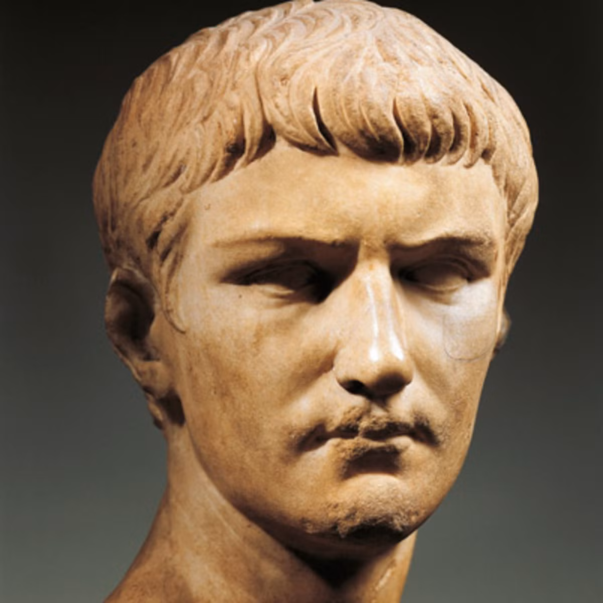 Hoàng đế Caligula của đế chế La Mã nổi tiếng hung bạo. Ông hoàng này có nhiều cách tra tấn và giết hại tù nhân cũng như đối thủ chính trị.