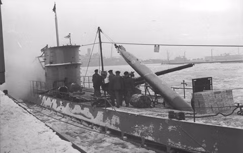 U-boat là tên được phiên âm tiếng Anh của tên tiếng Đức U-Boot, viết tắt của từ Unterseeboot (có nghĩa là tàu lặn dưới biển).