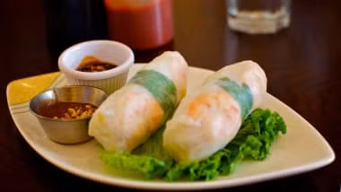 Bên cạnh phở, gỏi cuốn của Việt Nam xếp ở vị trí thứ 30 trong top 50 món ăn ngon nhất thế giới do CNN Travel bình chọn.