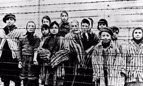 Để tàn sát hàng triệu người Do Thái, trùm phát xít Hitler đã cho xây dựng hơn 20.000 trại tử thần trên khắp châu Âu. Những trại tập trung này ra đời mới mục đích hành quyết, xử tử hàng loạt người Do Thái.