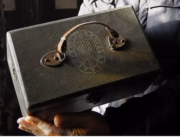 Tổ chức bí mật này hoạt động từ năm 1939 - 1945 với nhiệm vụ nghiên cứu về các thế lực siêu nhiên trên Trái đất.