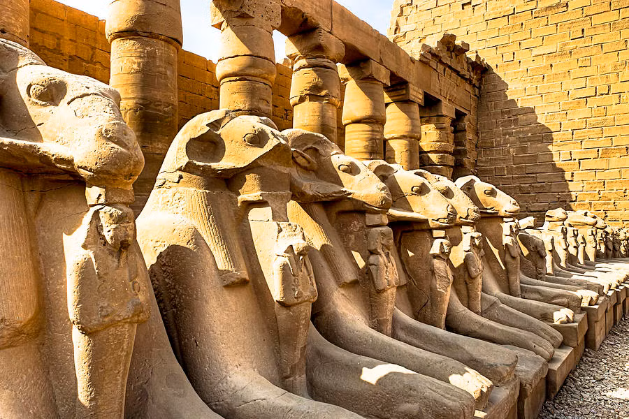 Sau khi hoàn thành quá trình xây dựng, đền Karnak là nơi thờ cúng chính các pharaoh Ai Cập trong vòng gần 2.000 năm.